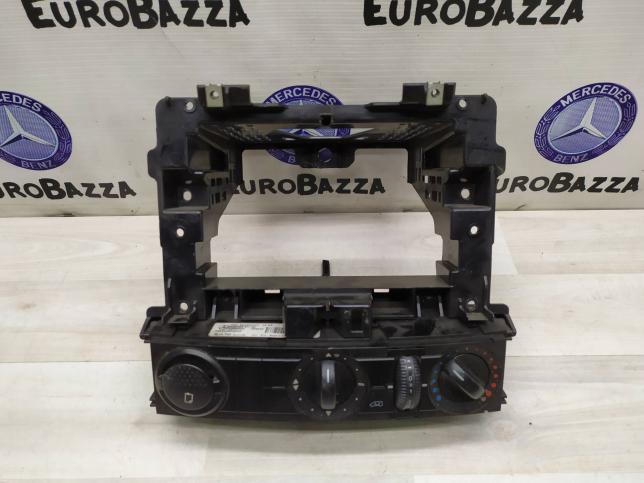 Блок управления климатом Mercedes Sprinter W906 A9068300485