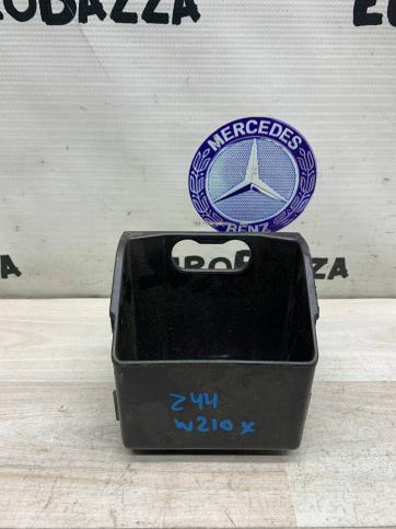 Бардачок подлокотника Mercedes W210 A2106830475