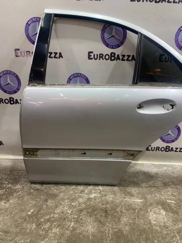 Дверь задняя левая Mercedes W203 A2037300105