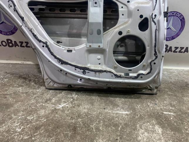 Дверь задняя левая Mercedes W203 A2037300105