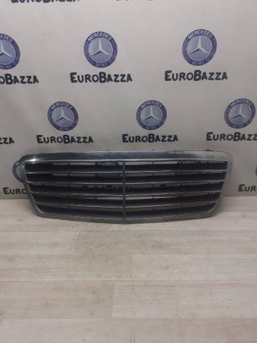 Решетка радиатора Mercedes W210 A2108800683