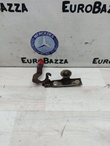 Замок капота Mercedes W639 Vito 6397500350