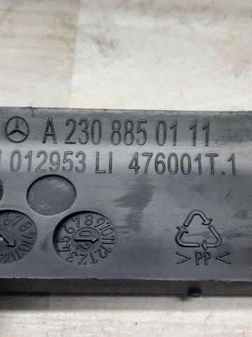 Вставка наполнителя бампера слева Mercedes R230 2308850111