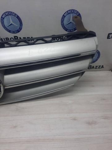 Решетка радиатора Mercedes W251 2518800183