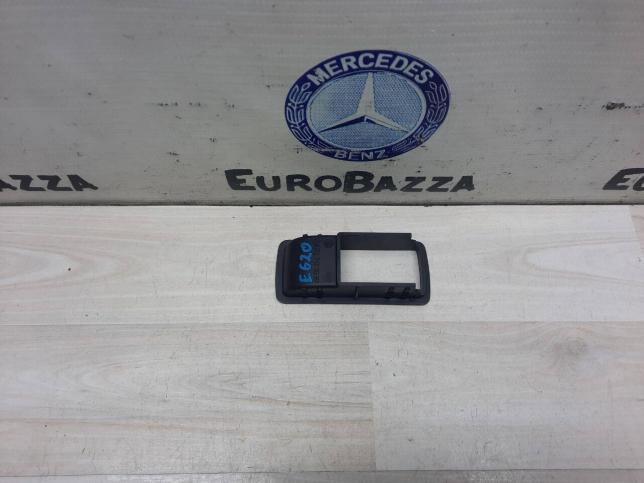 Накладка обшивки двери багажника Mercedes W251 2517470387