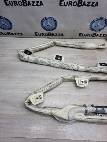 Шторка безопасности боковая Mercedes W212 A2128600602
