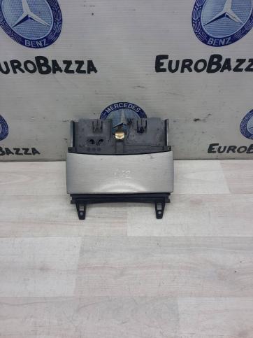 Пепельница передняя Mercedes W212 A2046800179