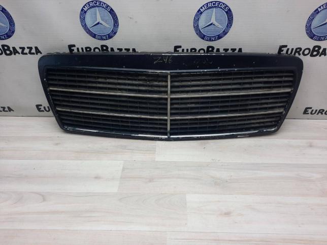 Решетка радиатора Mercedes W210 A2108880023