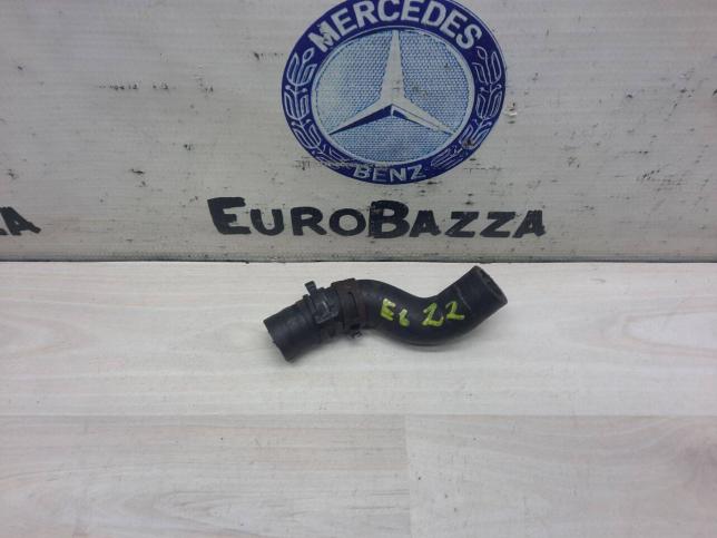 Патрубок системы охлаждения Mercedes W221 A2218324494