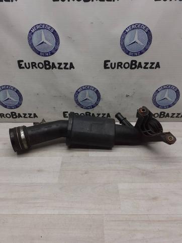 Патрубок интеркулера Mercedes M271 A2710902137