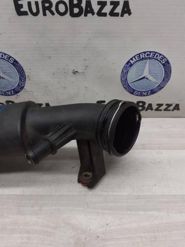 Патрубок интеркулера Mercedes M271 A2710902137