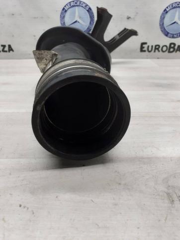 Патрубок интеркулера Mercedes M271 A2710902137