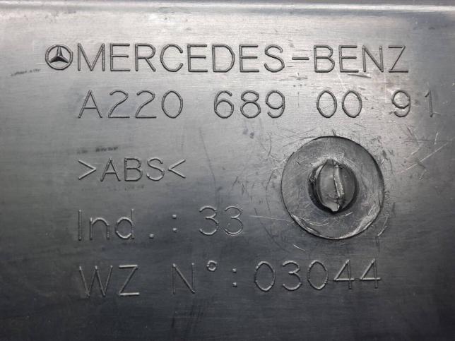 Бардачок Mercedes W220 A2206890091