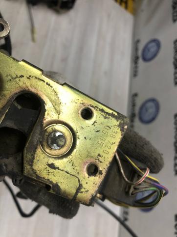 Замок передней правой двери Mercedes W638 Vito A6387200535