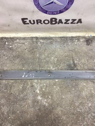 Направляющая правой сдвижной двери Mercedes W638 A6387660237