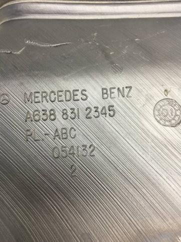 Патрубок воздушного фильтра Mercedes W638 Vito A6388312345