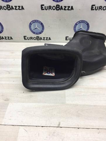 Патрубок воздушного фильтра Mercedes W638 Vito A6388312345