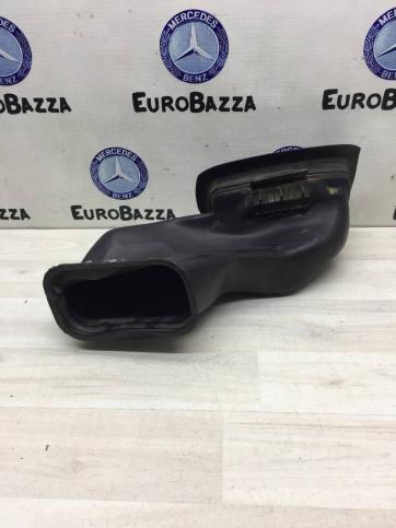 Патрубок воздушного фильтра Mercedes W638 Vito A6388312345