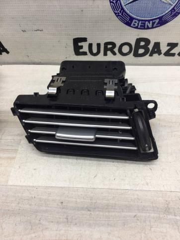 Дефлектор торпедо боковой Mercedes W212 A2128302554