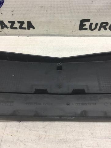 Площадка под передний номер Mercedes W212 A2128851781