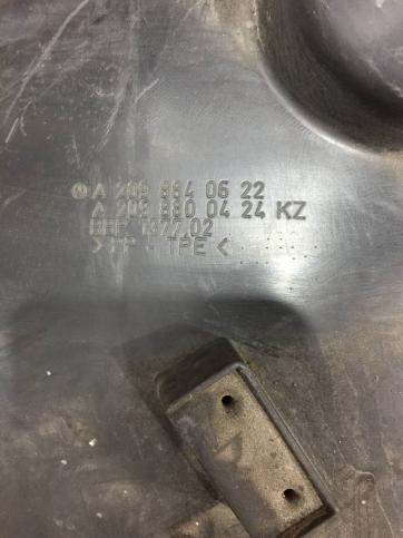 Подкрылок передний Mercedes W209 A2098840722