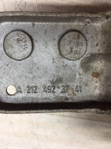 Кронштейн глушителя Mercedes W212 A2124923741