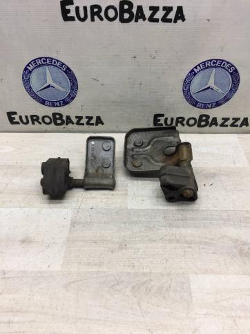 Кронштейн глушителя Mercedes W212 A2124923741