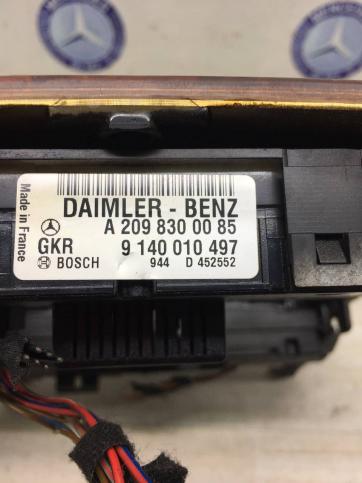 Накладка центральной консоли Mercedes W203 A2098300085