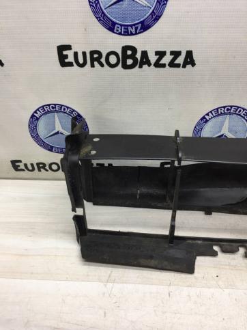 Дефлектор радиатора Mercedes W203 A2035050230