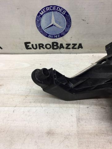 Кронштейн крышки короба крыши левый Mercedes R171 A1716930214