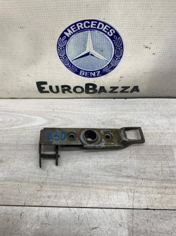 Замок капота Mercedes W906 Sprinter A9067500450