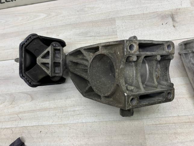Кронштейн и опора двигателя Mercedes W906 Sprinter A6462230304