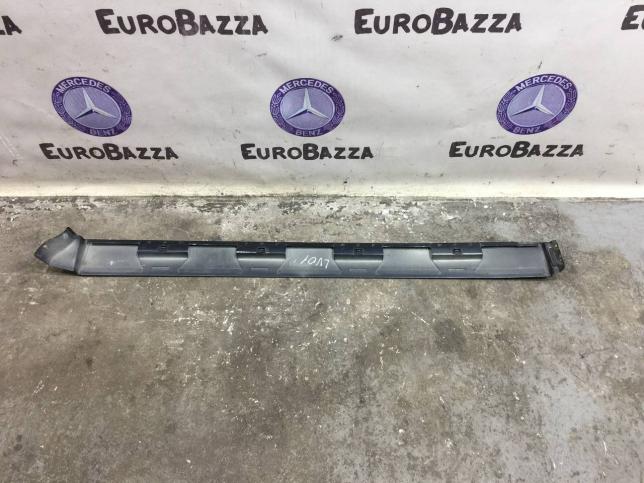 Накладка рельс сдвижной двери справа Mercedes W638 A6386980330