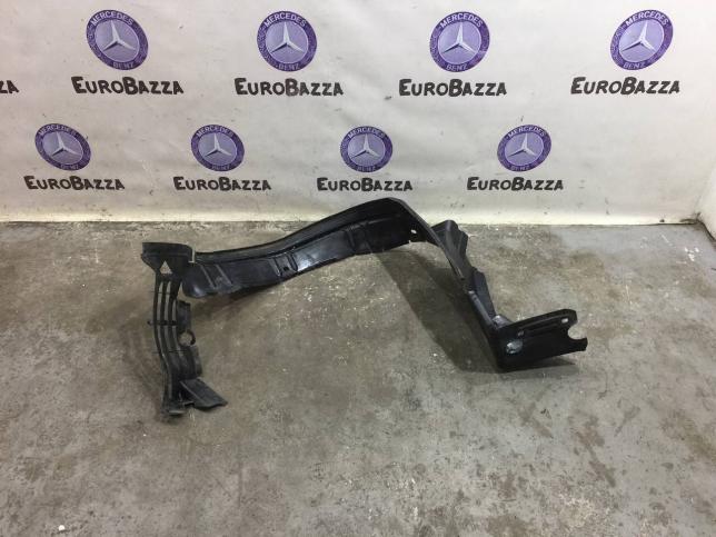 Подкрылок передний Mercedes W210 A2106988330