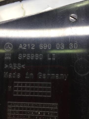 Накладка центральной стойки кузова Mercedes W212 A2126901926