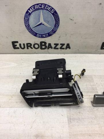 Дефлектор торпеды боковой Mercedes W212 A2128303354