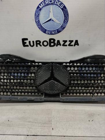 Решетка радиатора Mercedes R170 A1708800785