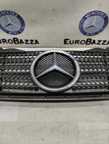 Решетка радиатора Mercedes R170 A1708800785