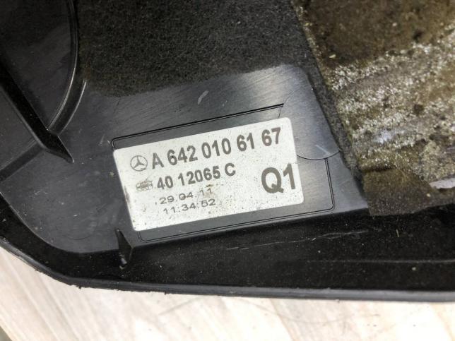 Крышка двигателя Mercedes Om642 A6420106167