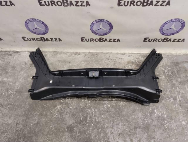 Накладка погрузочного контура Mercedes W203 A2036900525