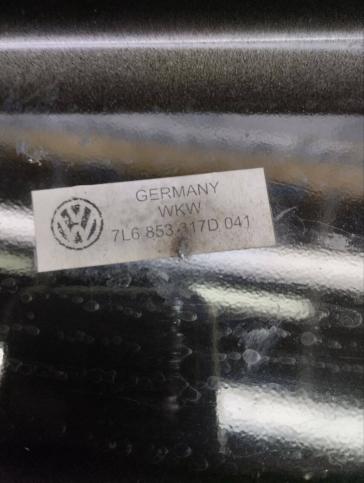 Накладка задней стойки кузова Volkswagen Touareg 7L6853318D