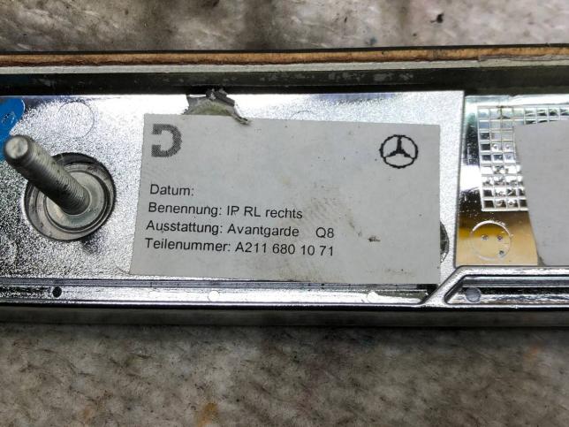 Накладка торпеды Mercedes W211 A2116801071