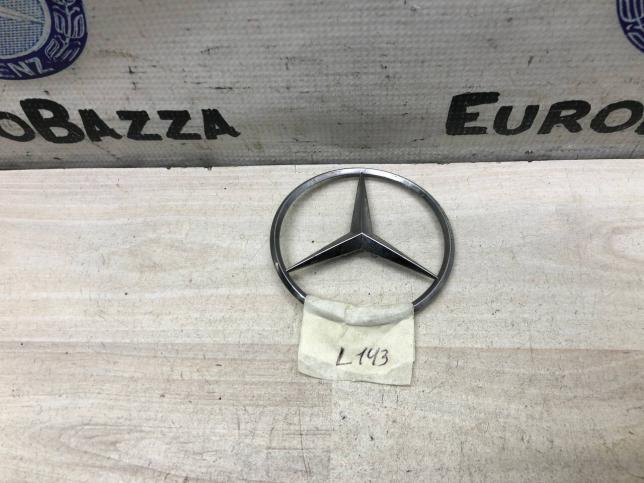 Эмблема крышки багажника Mercedes W203 Wagon A2037580158