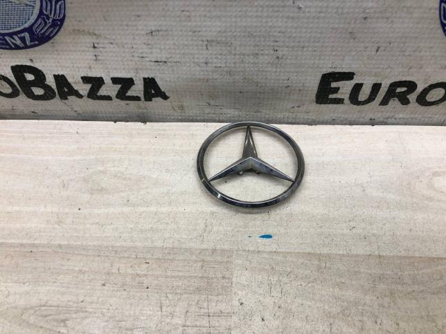 Эмблема крышки багажника Mercedes W203 A2037580058