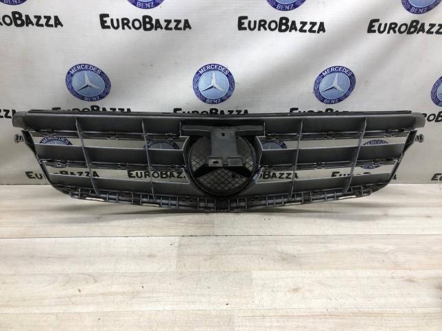 Решетка радиатора Mercedes W204 A2048800023