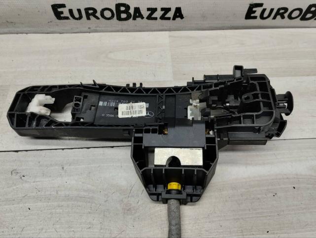 Замок двери передней левой Mercedes W204 A2047232708