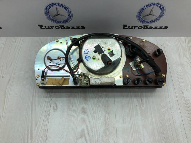 Приборная панель Mercedes W116 A1075420056