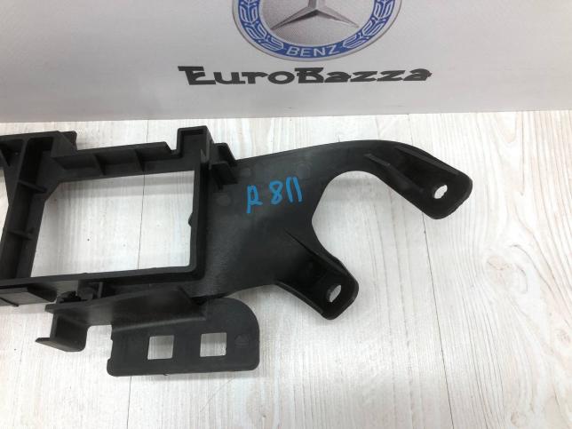 Кронштейн блока предохранителей Mercedes X164 A1645451940