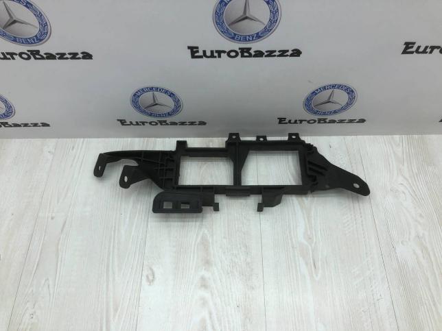 Кронштейн блока предохранителей Mercedes X164 A1645451940