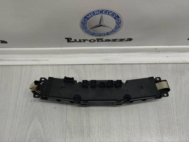 Блок кнопок центральной консоли Mercedes W220 A2208216851